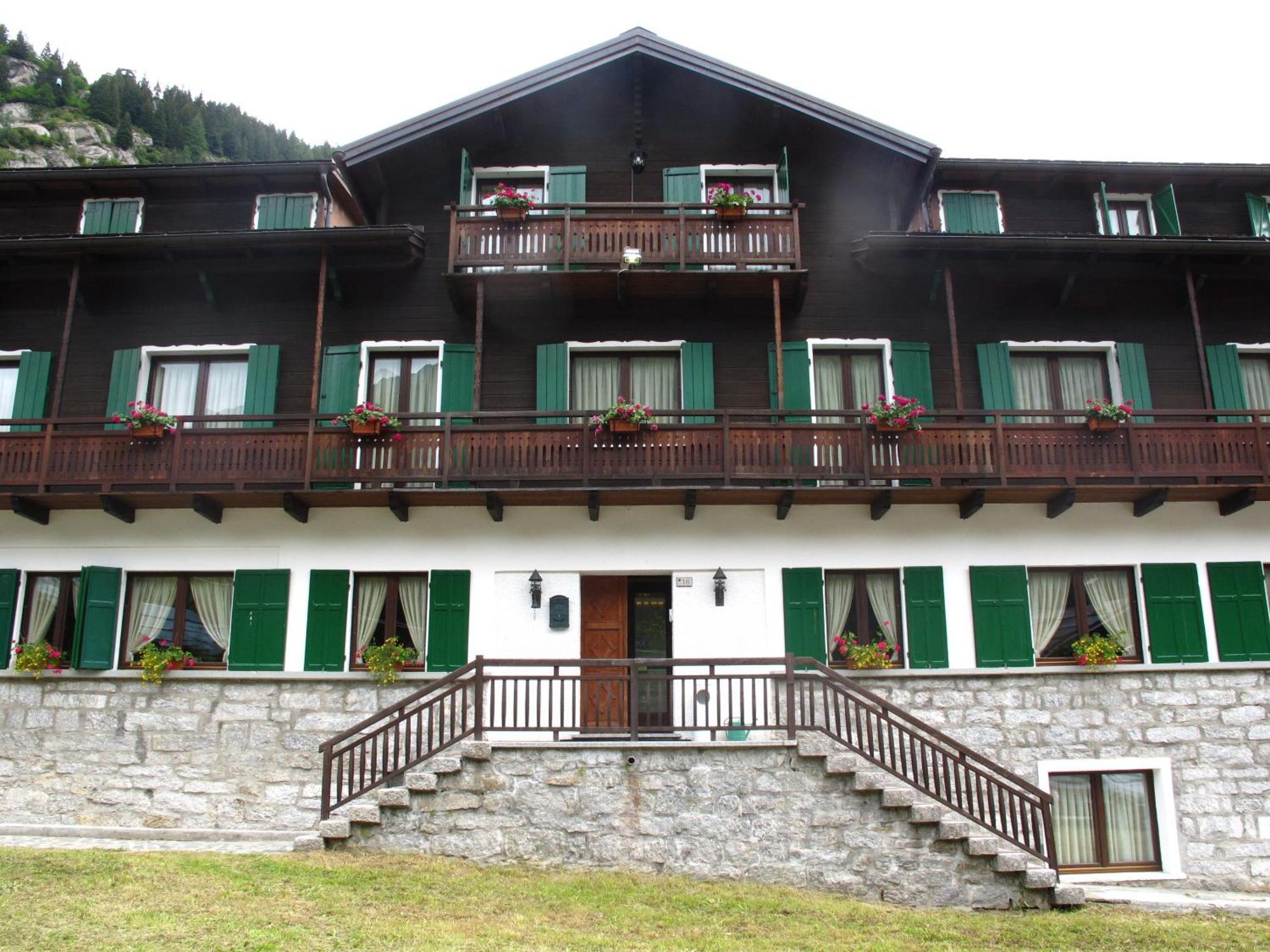 Casa Alpina Don Guanella Bed & Breakfast Macugnaga Eksteriør bilde