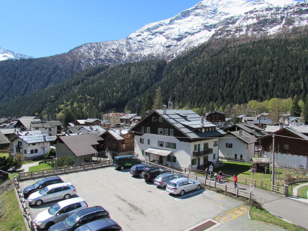 Casa Alpina Don Guanella Bed & Breakfast Macugnaga Eksteriør bilde