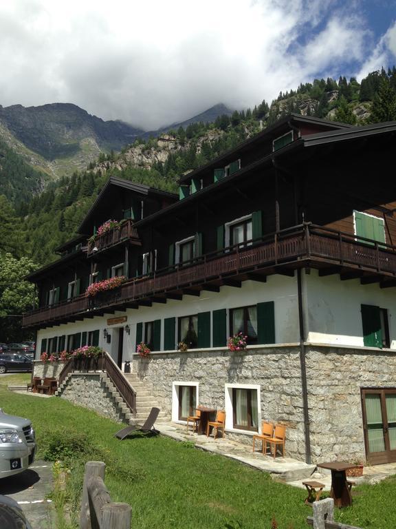 Casa Alpina Don Guanella Bed & Breakfast Macugnaga Eksteriør bilde